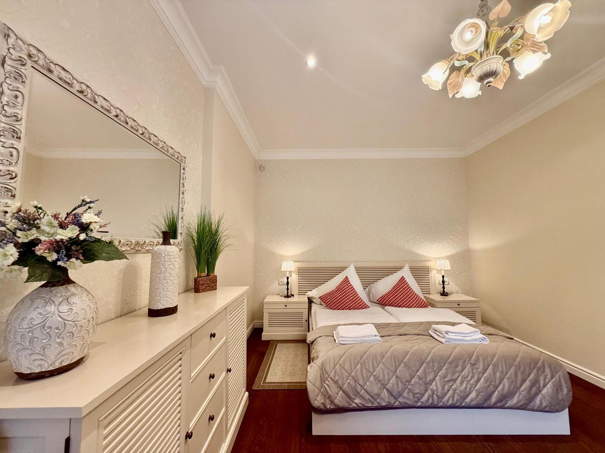 Unique Charles Bridge 2Bdr Apartment. Prága Kültér fotó