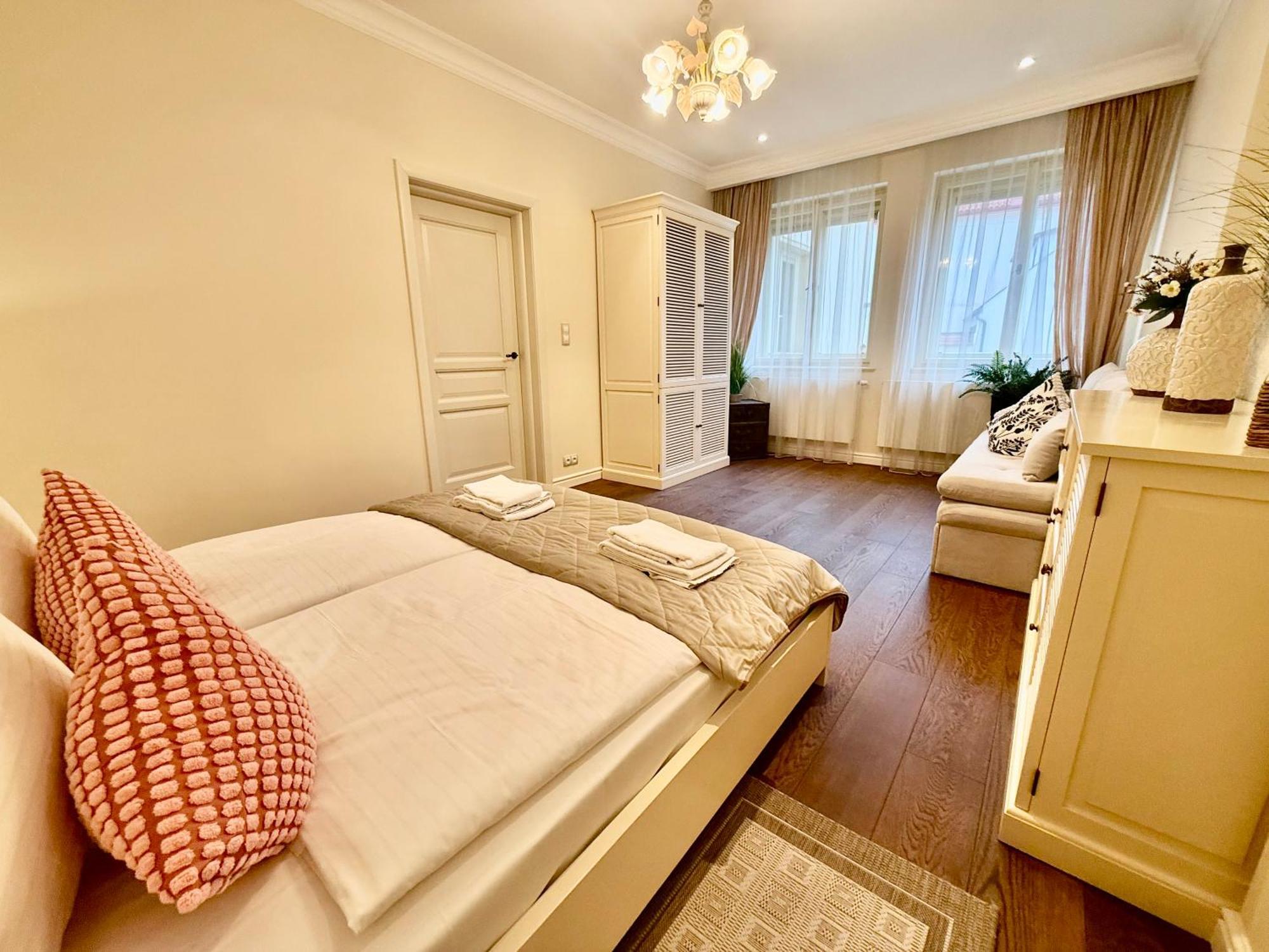 Unique Charles Bridge 2Bdr Apartment. Prága Kültér fotó