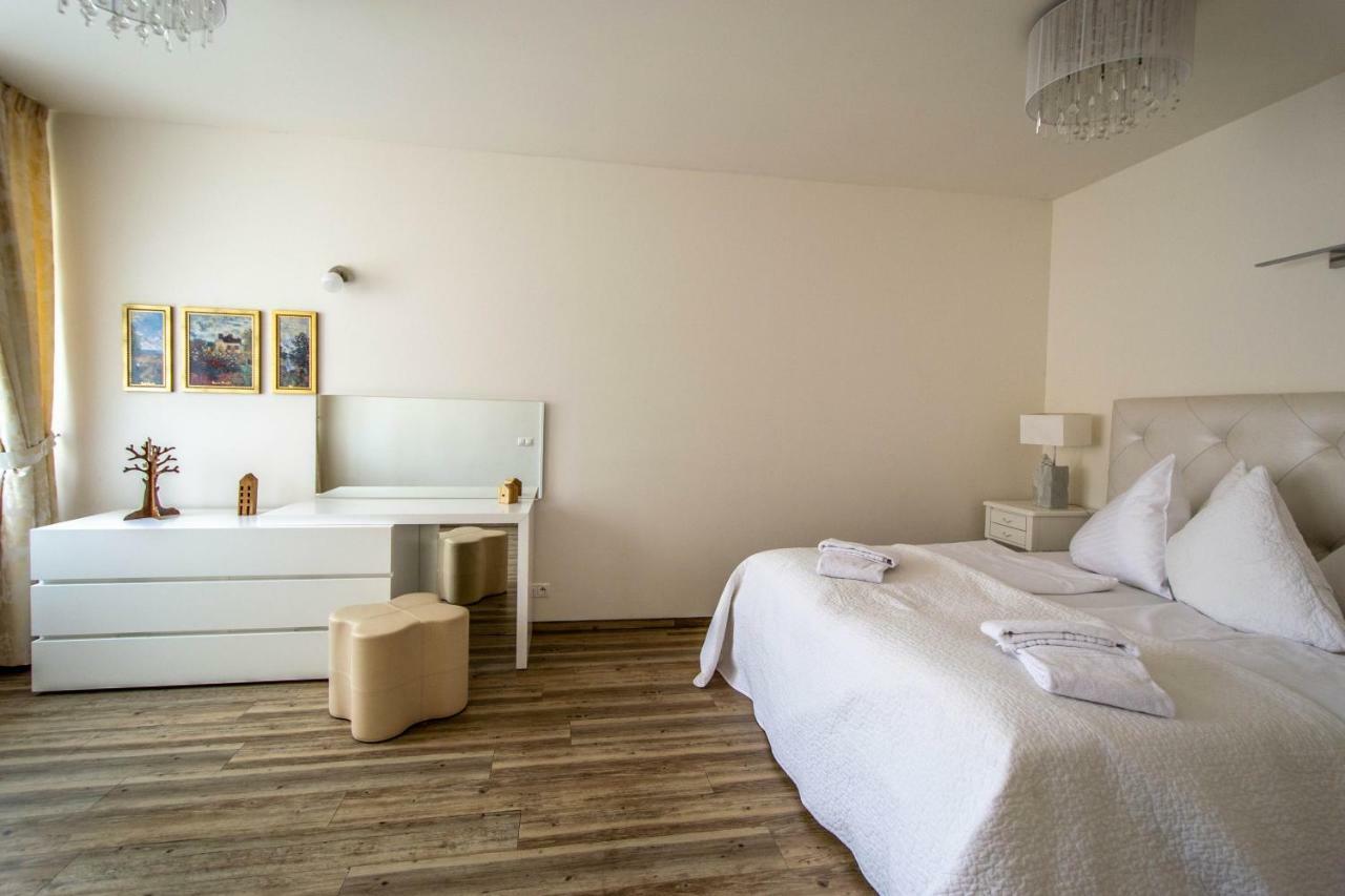 Unique Charles Bridge 2Bdr Apartment. Prága Kültér fotó