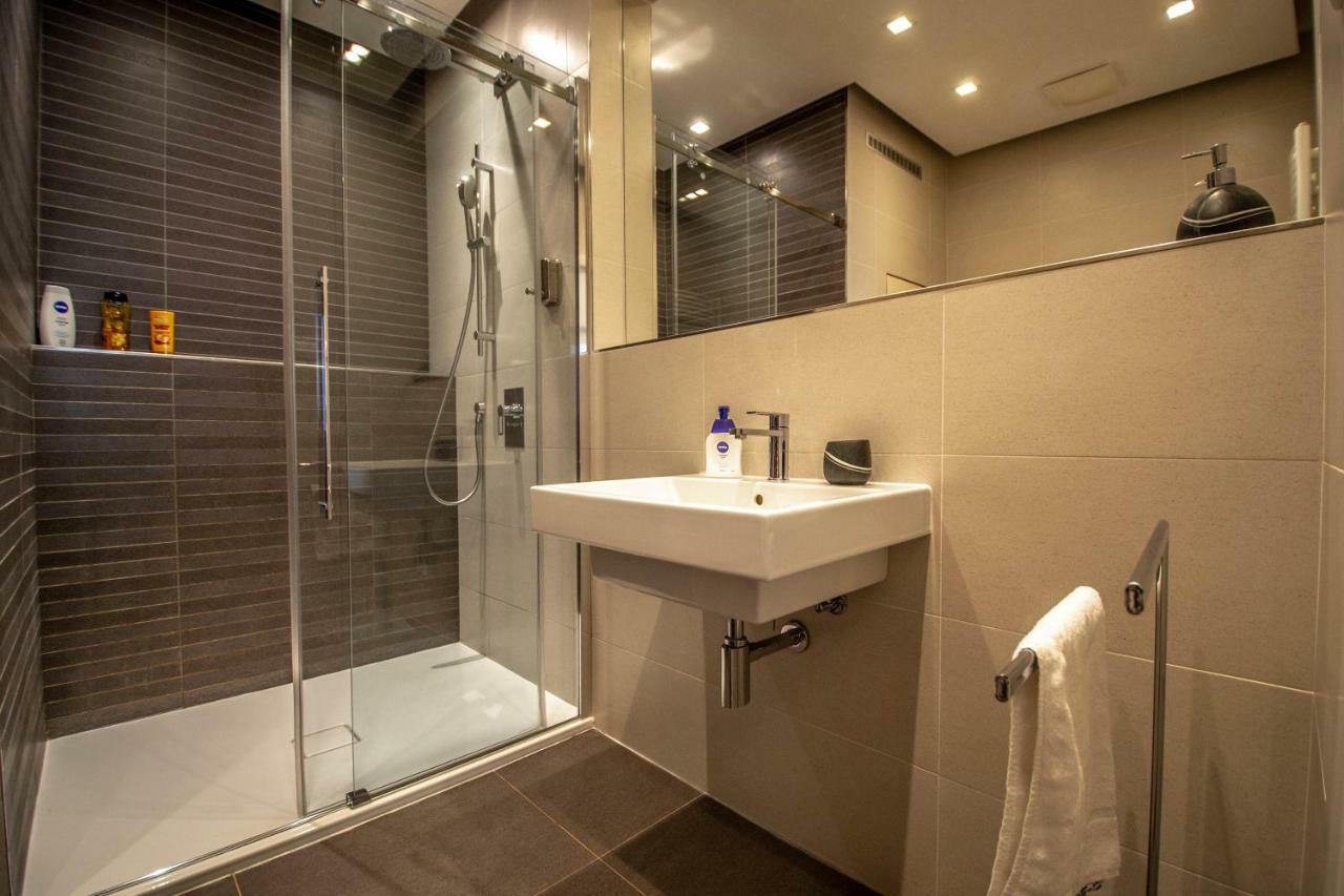 Unique Charles Bridge 2Bdr Apartment. Prága Kültér fotó